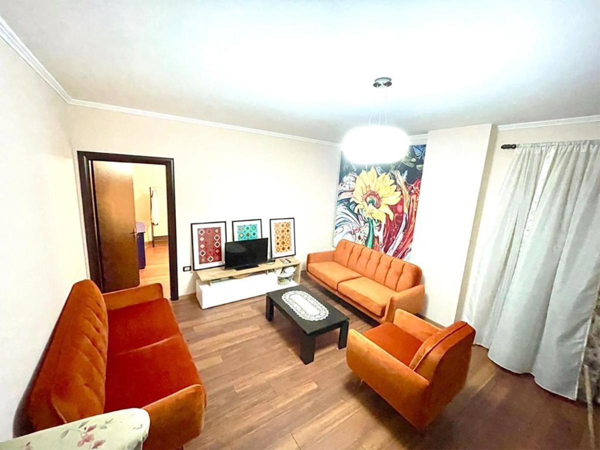 Spacious Leilighet Tiranë